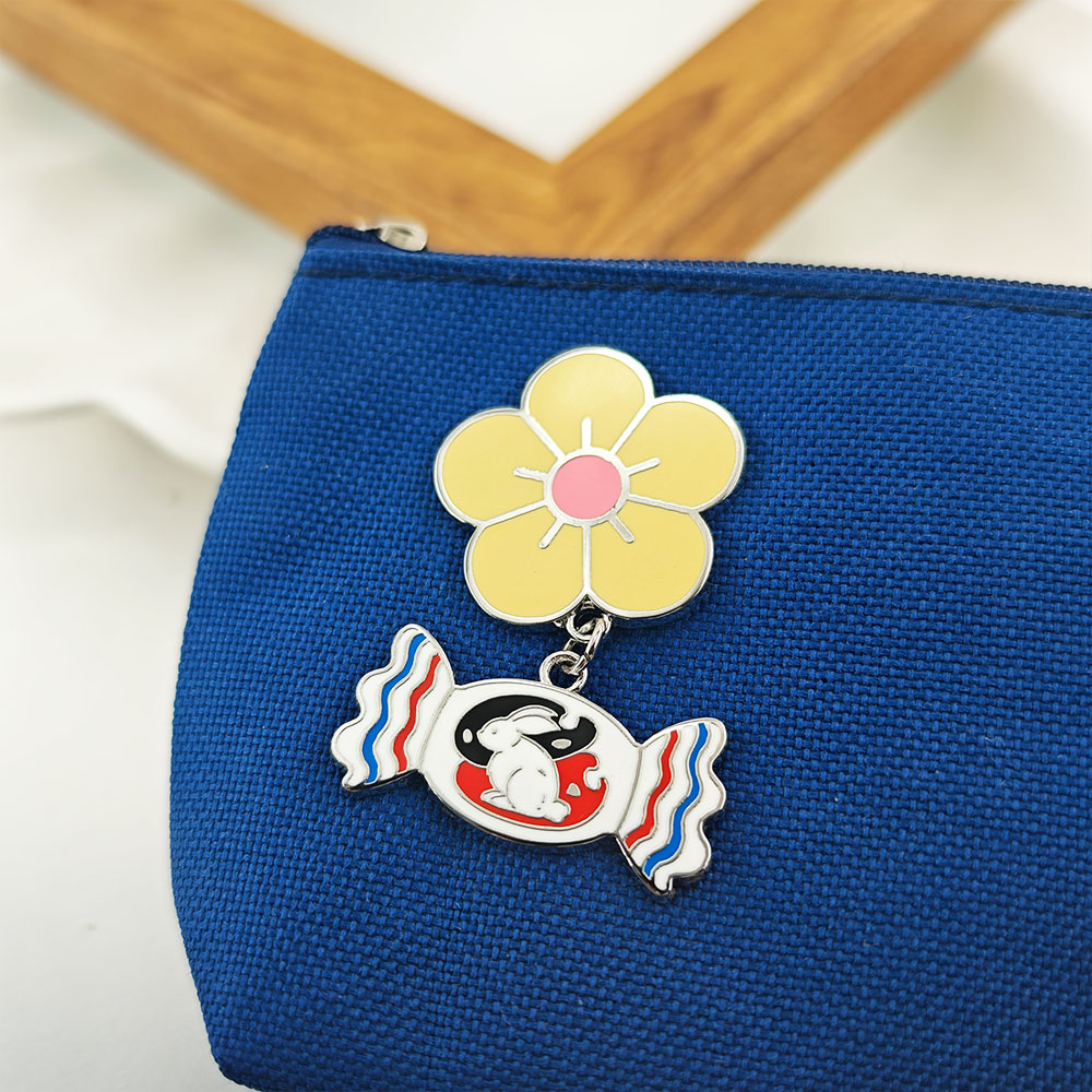 白うさぎキャンディエナメルピンかわいい花の飾りブローチ面白い - Food Snacks Gifts のレビューと価格